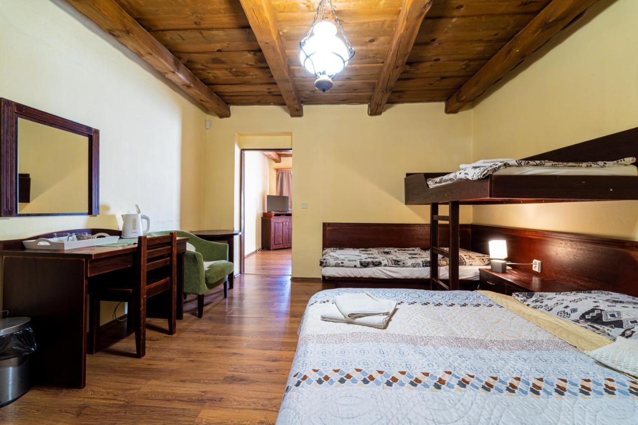 Ranc Pod Ostrou Skalou Guest House สตราเตนา ภายนอก รูปภาพ
