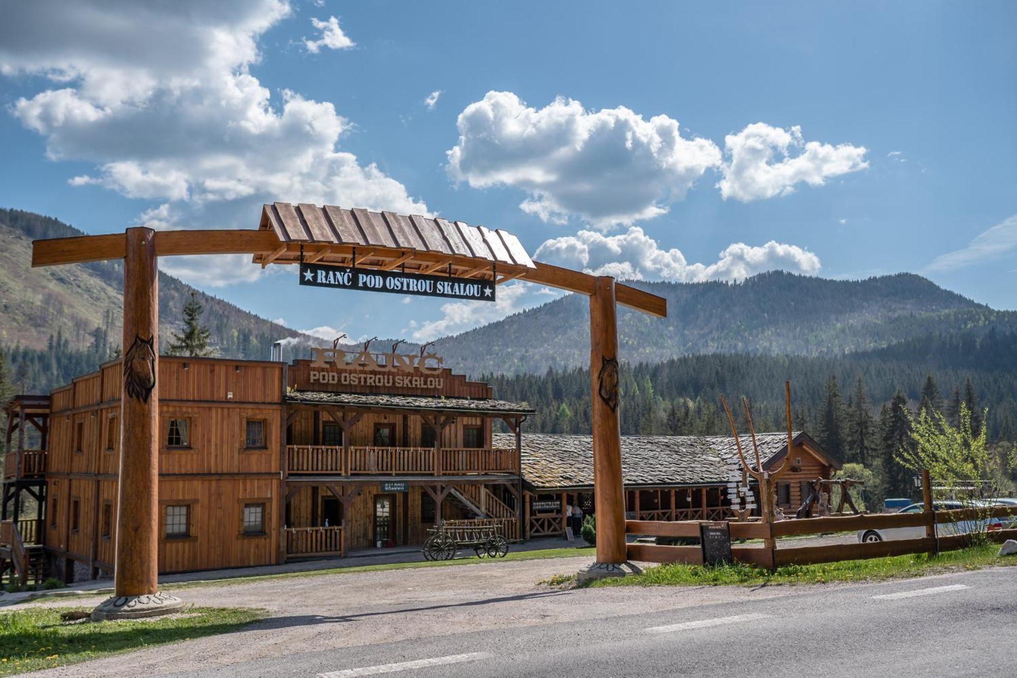 Ranc Pod Ostrou Skalou Guest House สตราเตนา ภายนอก รูปภาพ