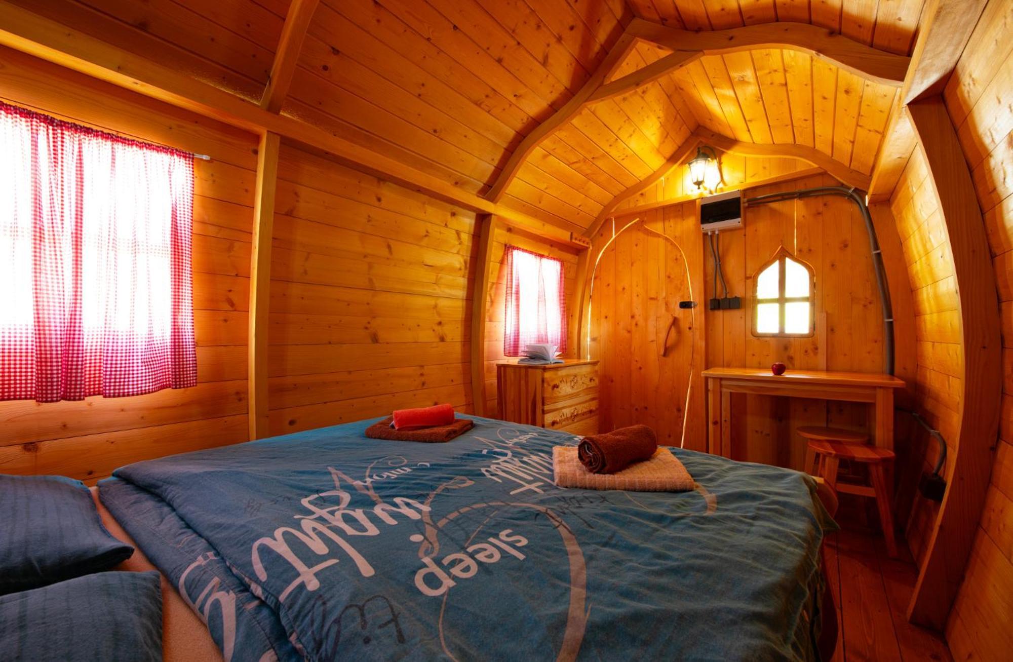 Ranc Pod Ostrou Skalou Guest House สตราเตนา ภายนอก รูปภาพ