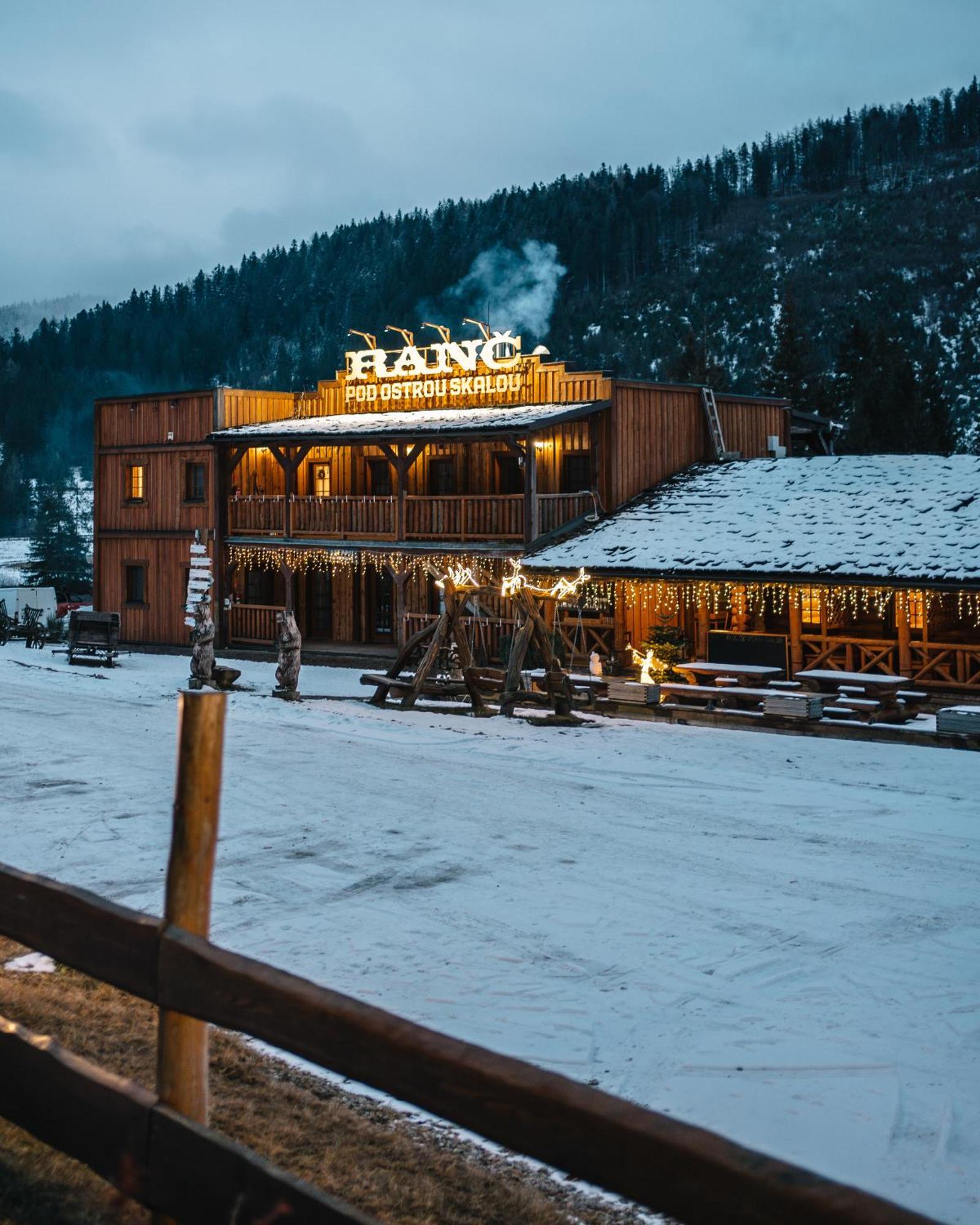 Ranc Pod Ostrou Skalou Guest House สตราเตนา ภายนอก รูปภาพ